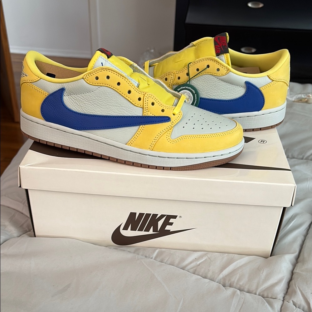NWT Travis Scott colab Nike Low-Top Sneakers - Yellow/Blue